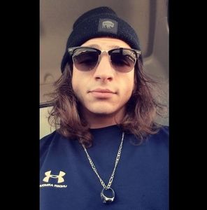 Meet your Posher, Devin